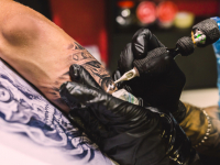 ¿Cuánto cuesta hacerse un tatuaje?